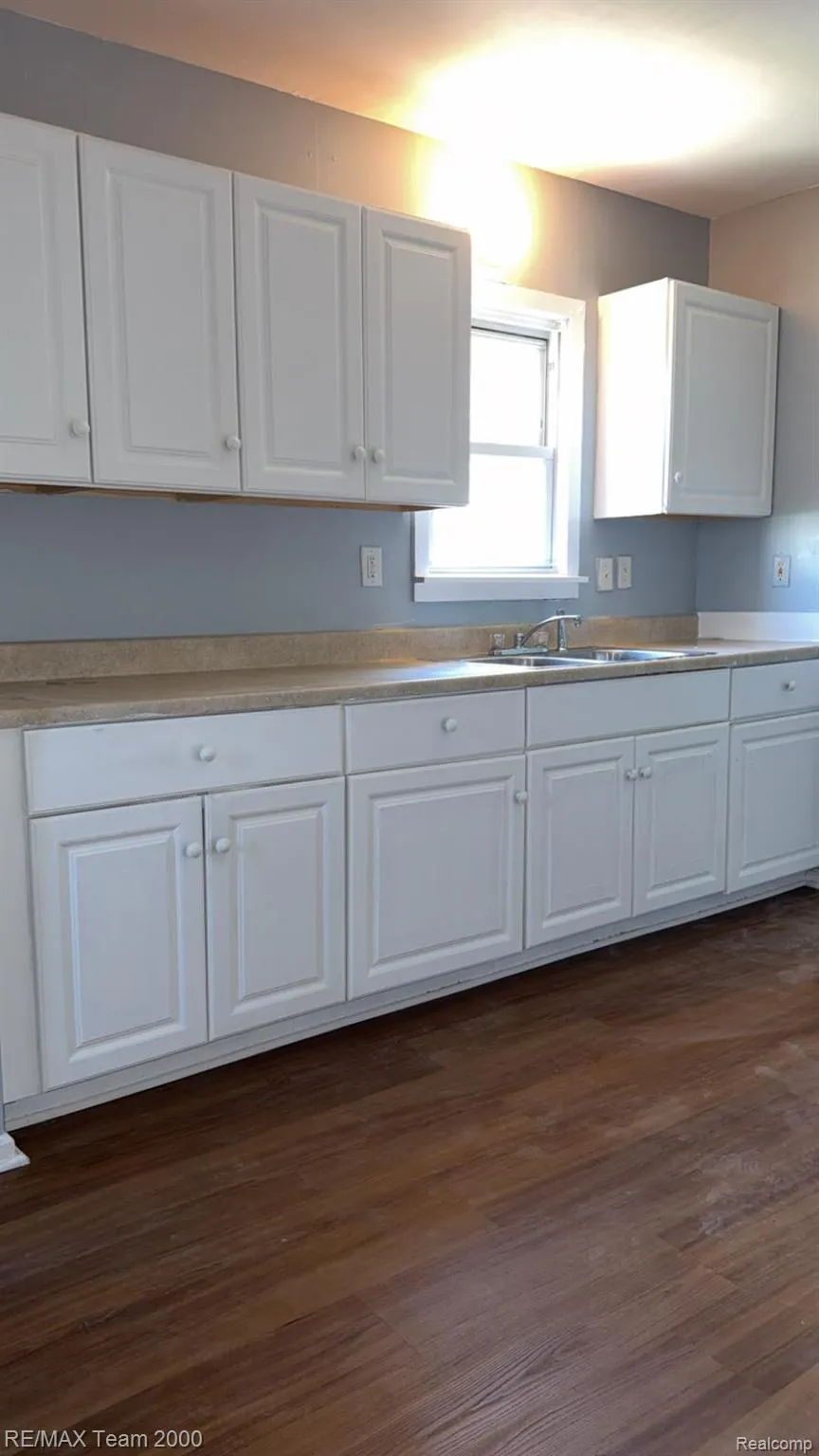 734 Cleophus Parkway Lincoln Park City, MI 48146