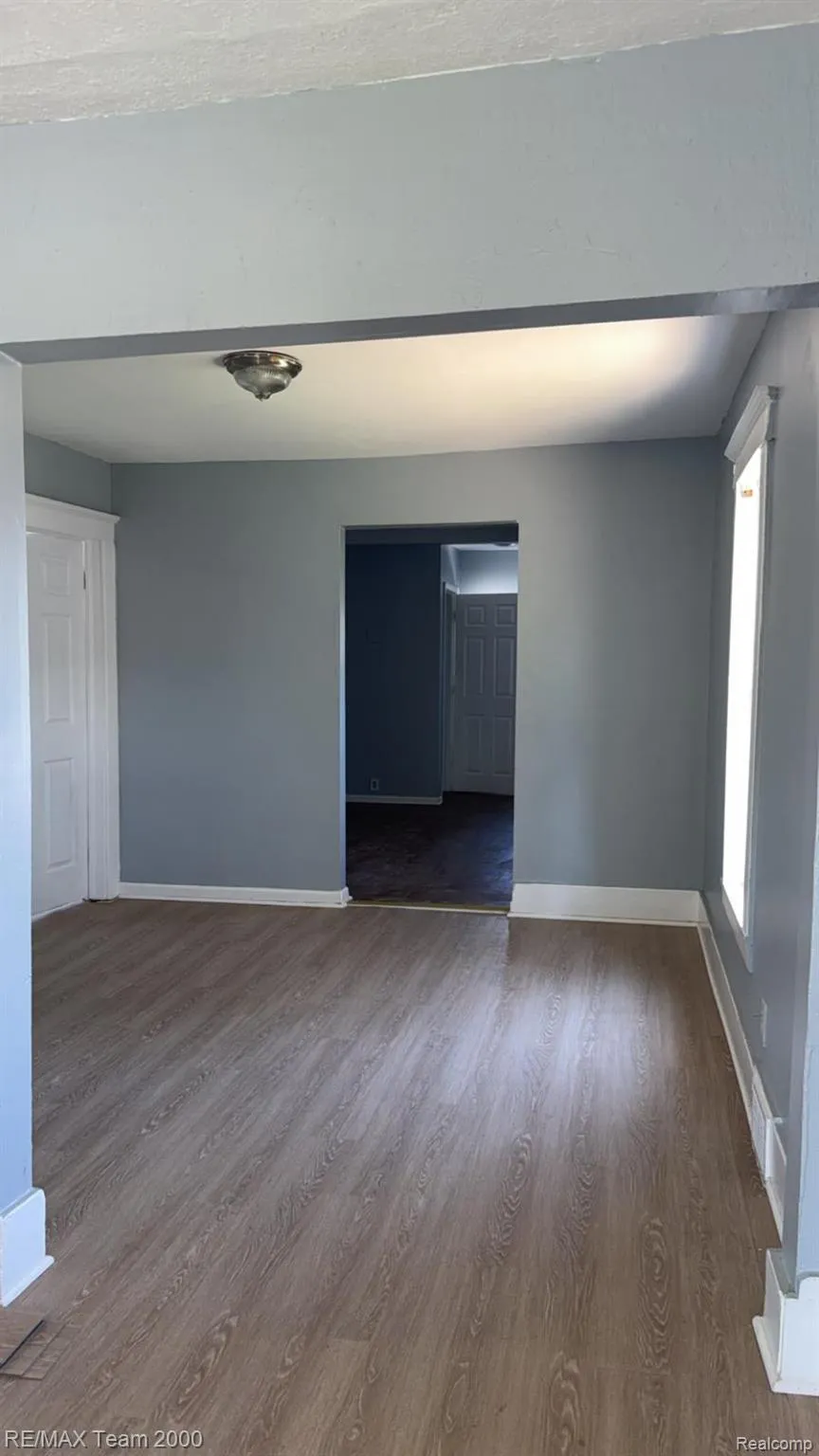734 Cleophus Parkway Lincoln Park City, MI 48146