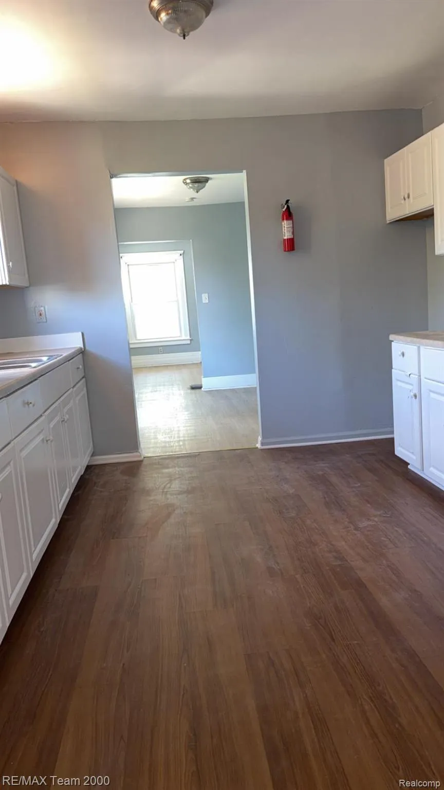 734 Cleophus Parkway Lincoln Park City, MI 48146