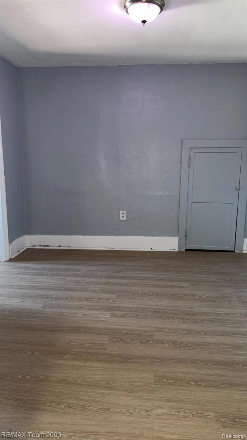 734 Cleophus Parkway Lincoln Park City, MI 48146
