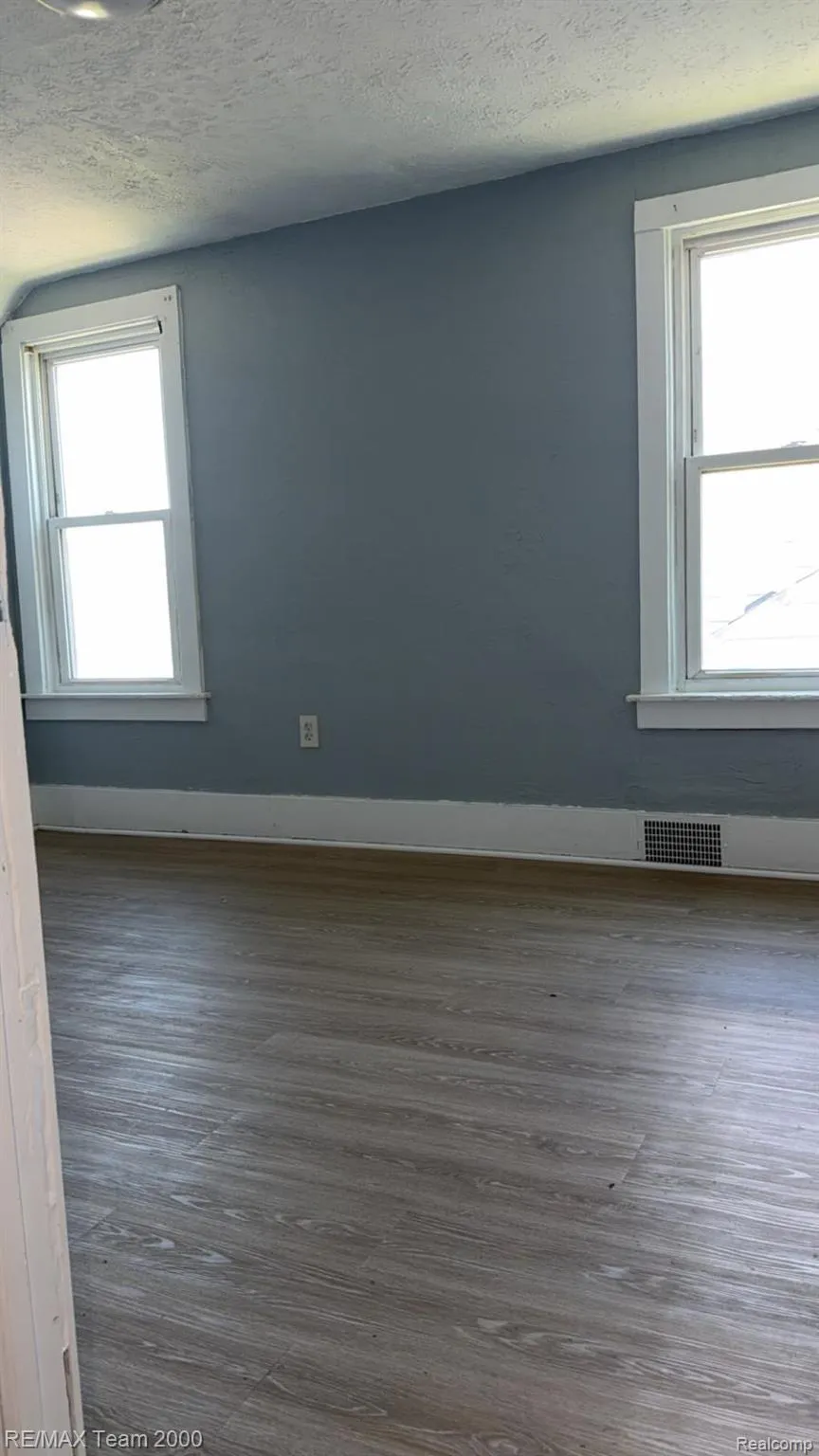 734 Cleophus Parkway Lincoln Park City, MI 48146