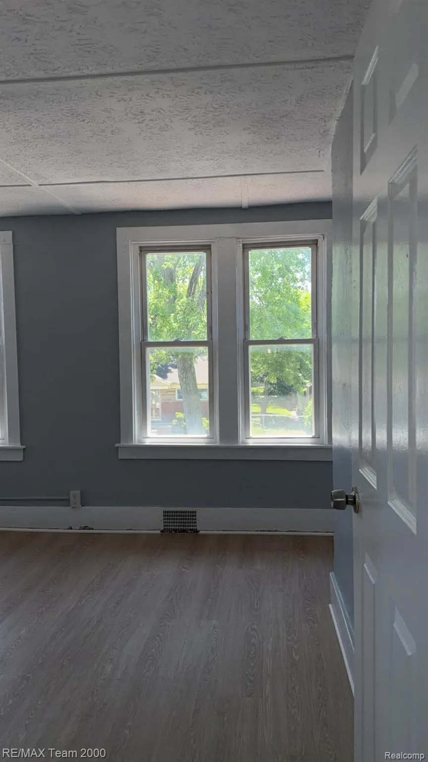 734 Cleophus Parkway Lincoln Park City, MI 48146