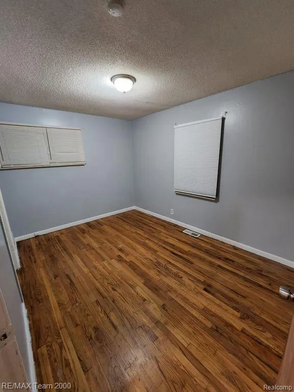 734 Cleophus Parkway Lincoln Park City, MI 48146