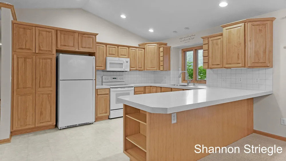 4864 Westshire Drive NW Alpine Township, MI 49321