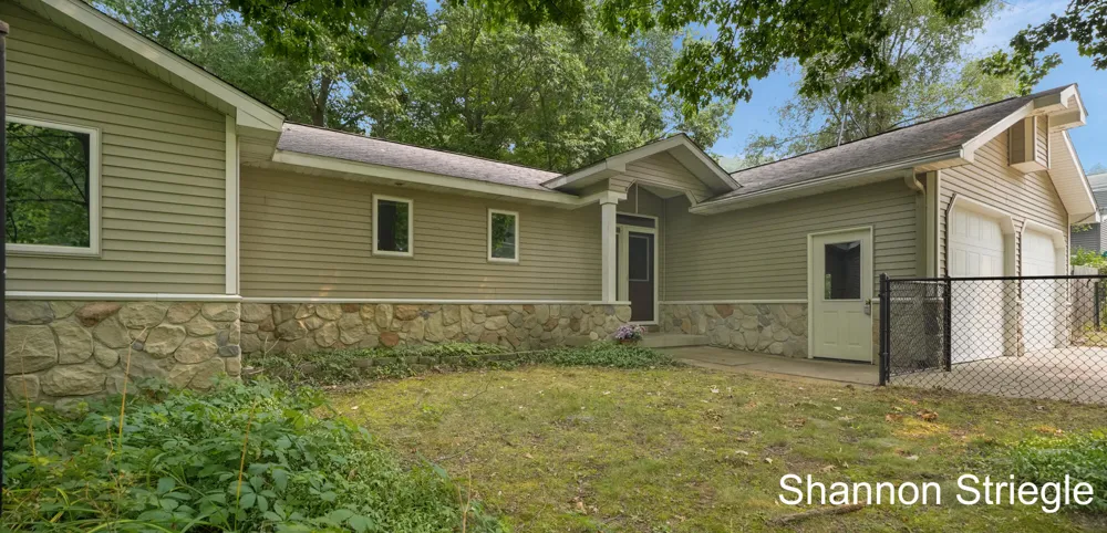 4864 Westshire Drive NW Alpine Township, MI 49321