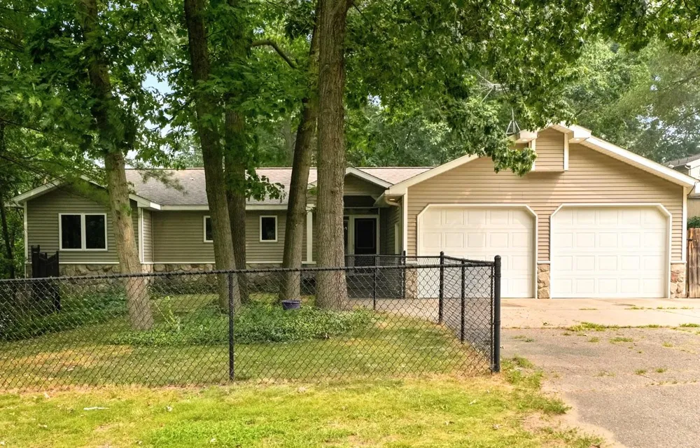 4864 Westshire Drive NW Alpine Township, MI 49321