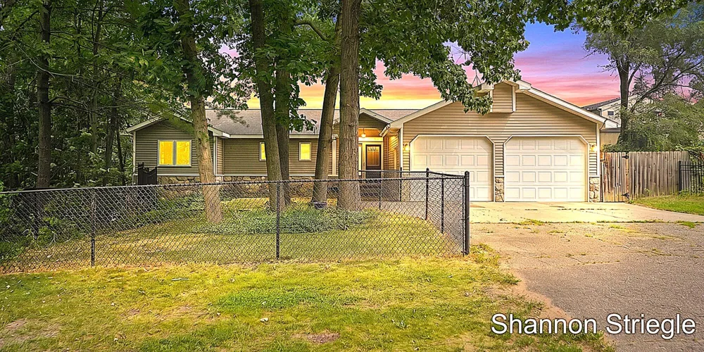 4864 Westshire Drive NW Alpine Township, MI 49321