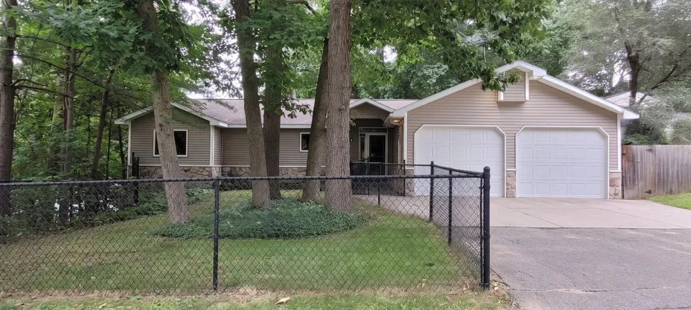4864 Westshire Drive NW Alpine Township, MI 49321