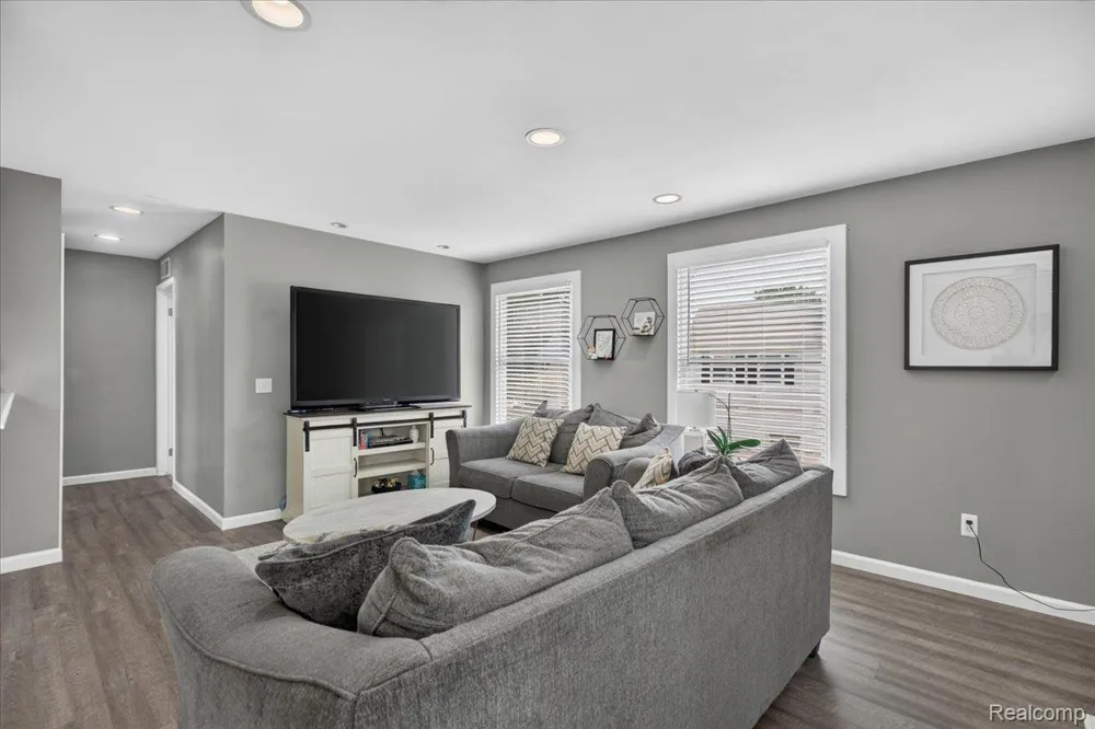 2818 Willow Court Orion Charter Township, MI 48360