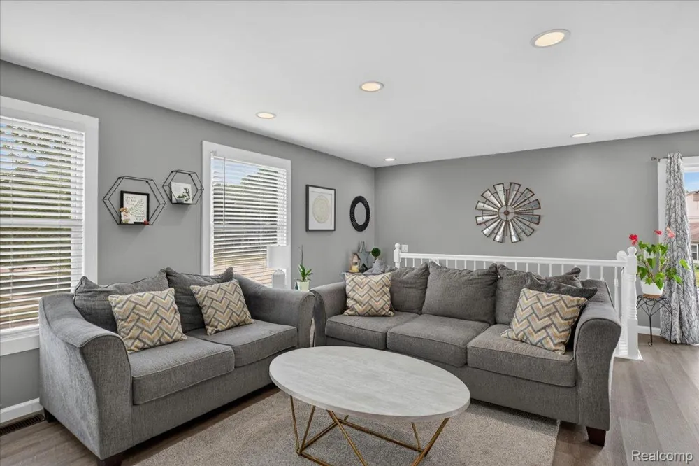2818 Willow Court Orion Charter Township, MI 48360