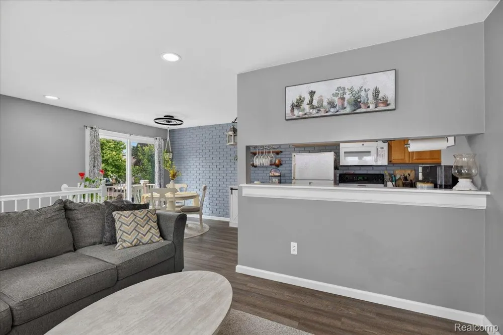 2818 Willow Court Orion Charter Township, MI 48360