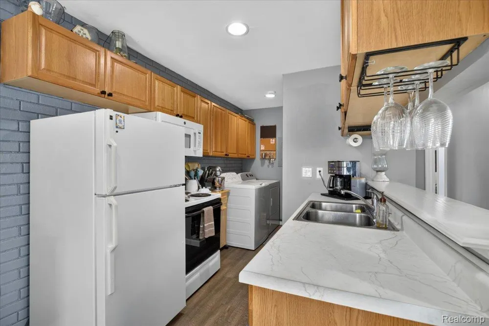 2818 Willow Court Orion Charter Township, MI 48360