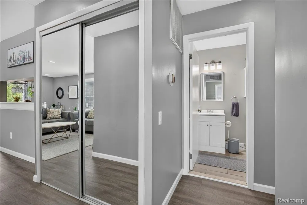 2818 Willow Court Orion Charter Township, MI 48360