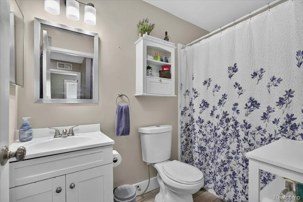2818 Willow Court Orion Charter Township, MI 48360