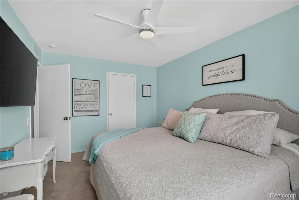 2818 Willow Court Orion Charter Township, MI 48360