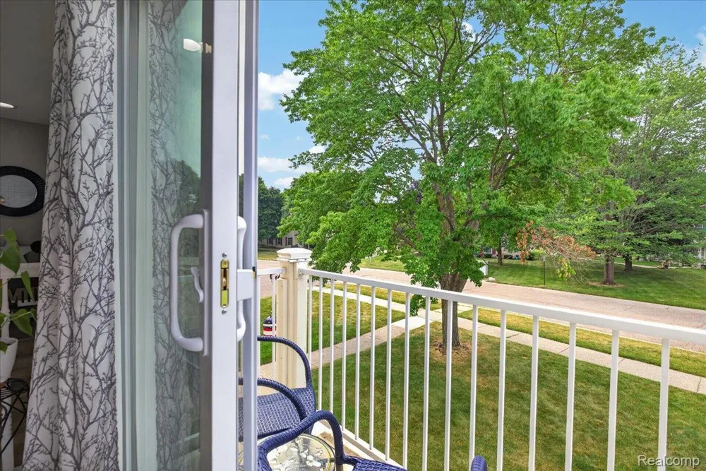 2818 Willow Court Orion Charter Township, MI 48360