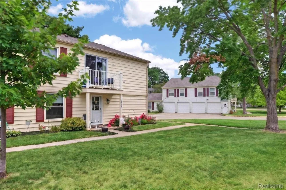 2818 Willow Court Orion Charter Township, MI 48360
