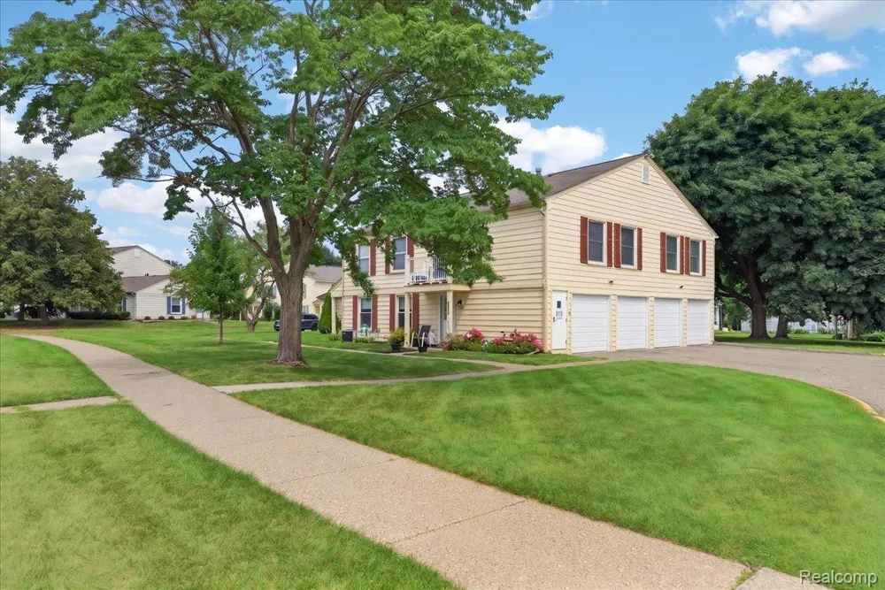 2818 Willow Court Orion Charter Township, MI 48360