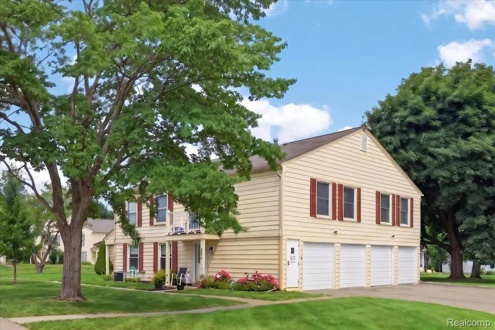 2818 Willow Court Orion Charter Township, MI 48360