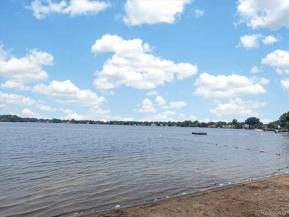 2818 Willow Court Orion Charter Township, MI 48360