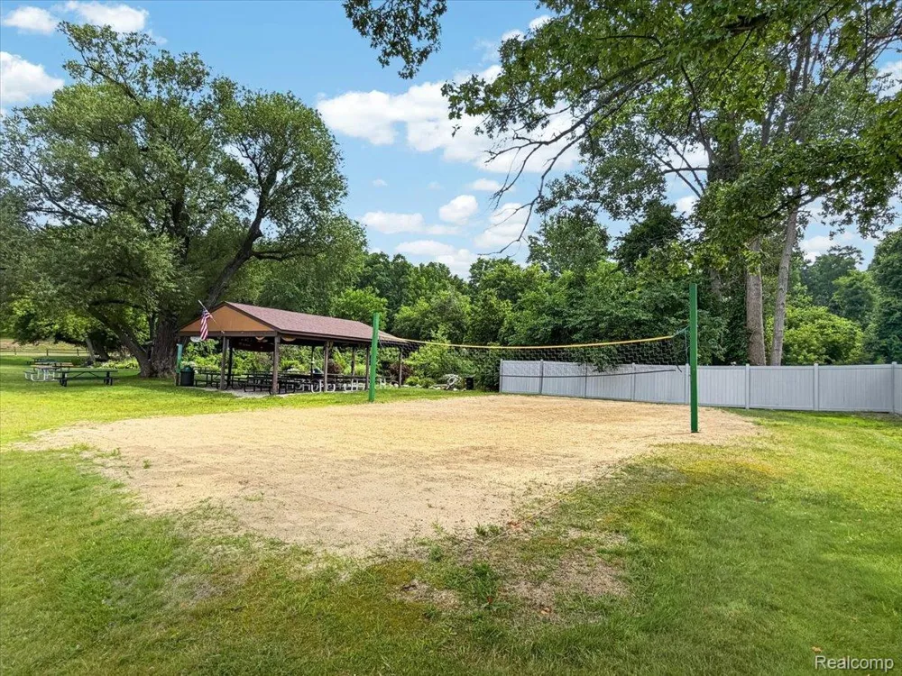 2818 Willow Court Orion Charter Township, MI 48360