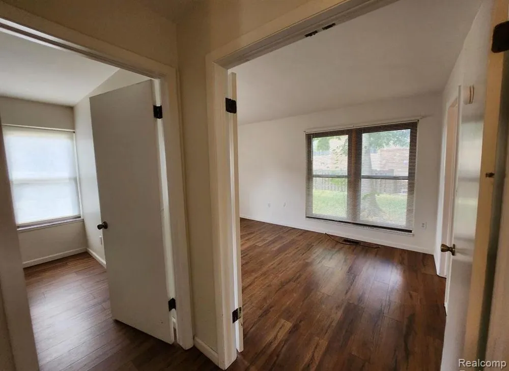 31573 GREEN MEADOW LANE Warren City, MI 48093