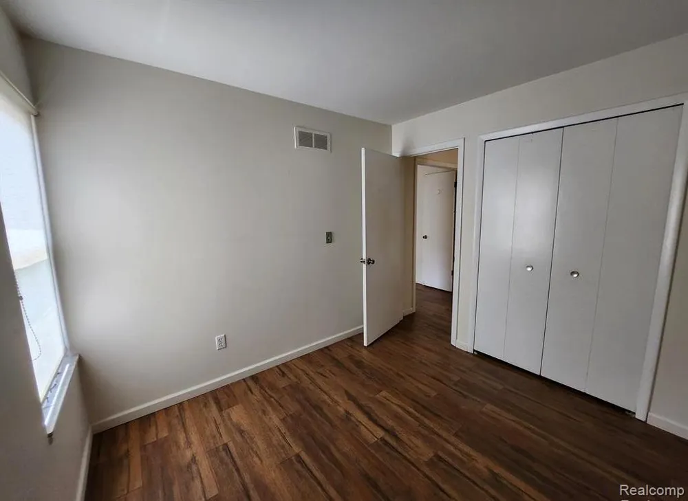 31573 GREEN MEADOW LANE Warren City, MI 48093