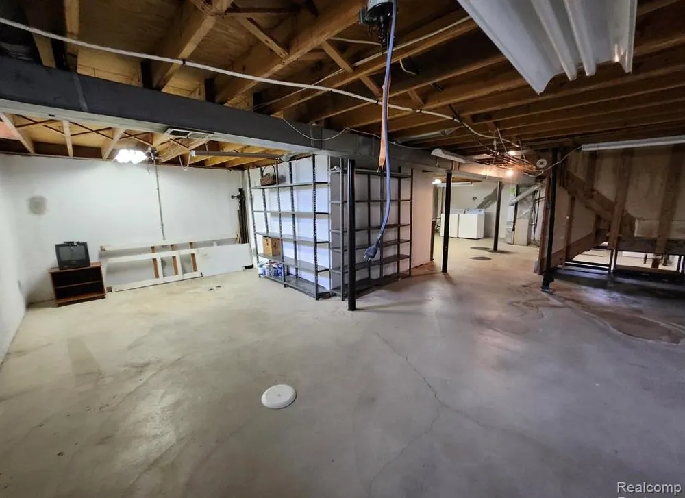 31573 GREEN MEADOW LANE Warren City, MI 48093