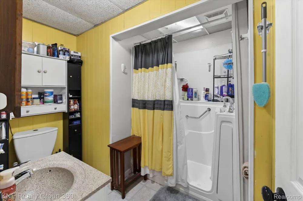 121 Livingston Street Howell City, MI 48843