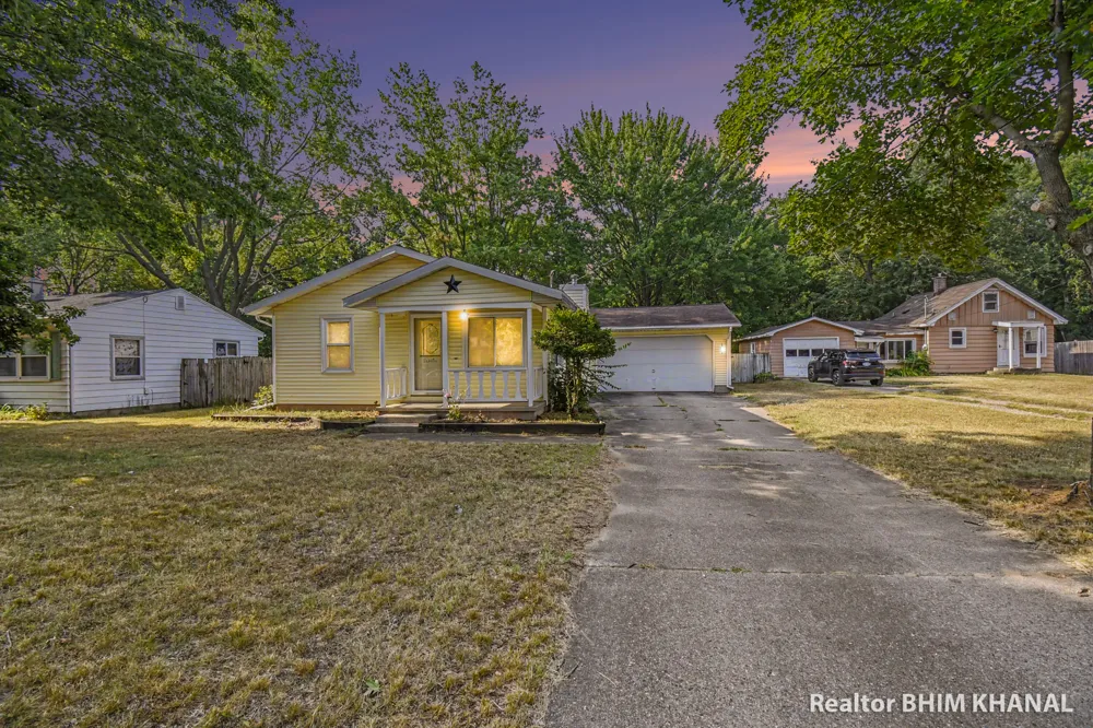 102 Sluyter Street SE Kentwood City, MI 49548