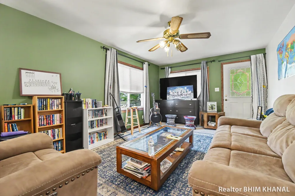 102 Sluyter Street SE Kentwood City, MI 49548