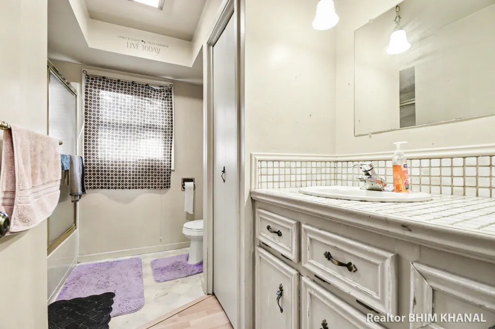 102 Sluyter Street SE Kentwood City, MI 49548