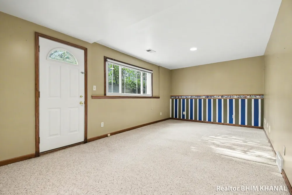 102 Sluyter Street SE Kentwood City, MI 49548