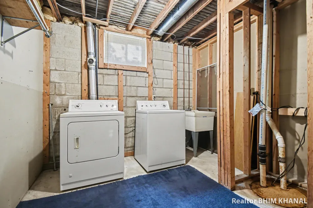 102 Sluyter Street SE Kentwood City, MI 49548