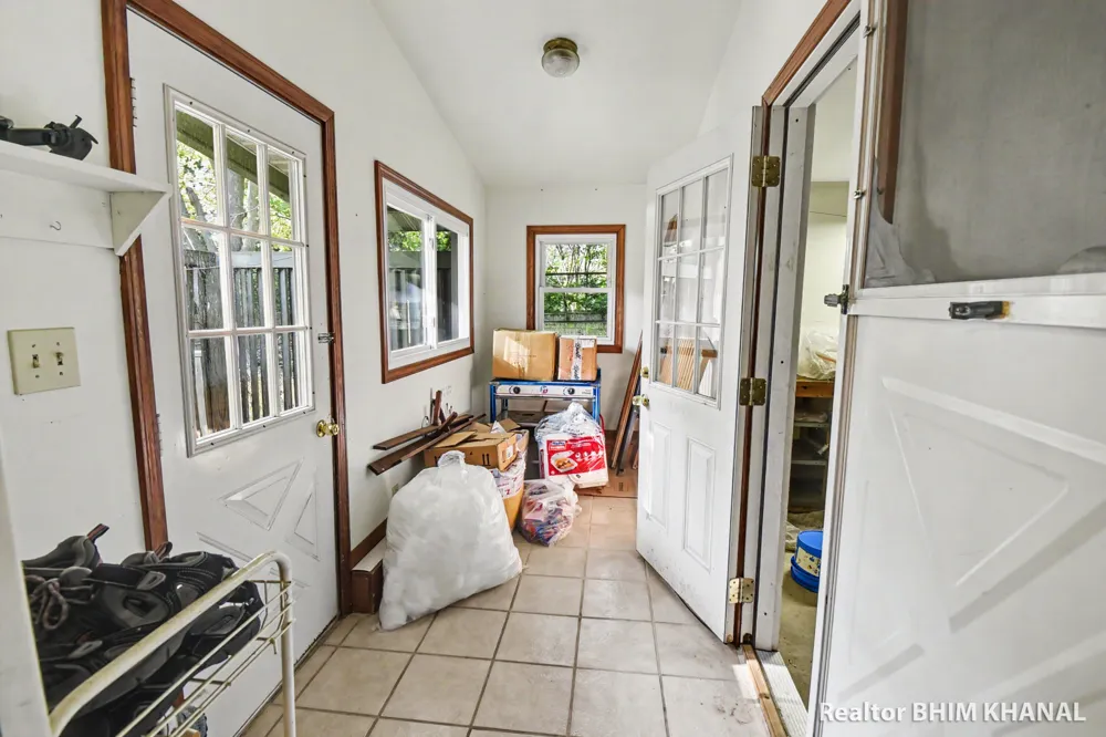 102 Sluyter Street SE Kentwood City, MI 49548
