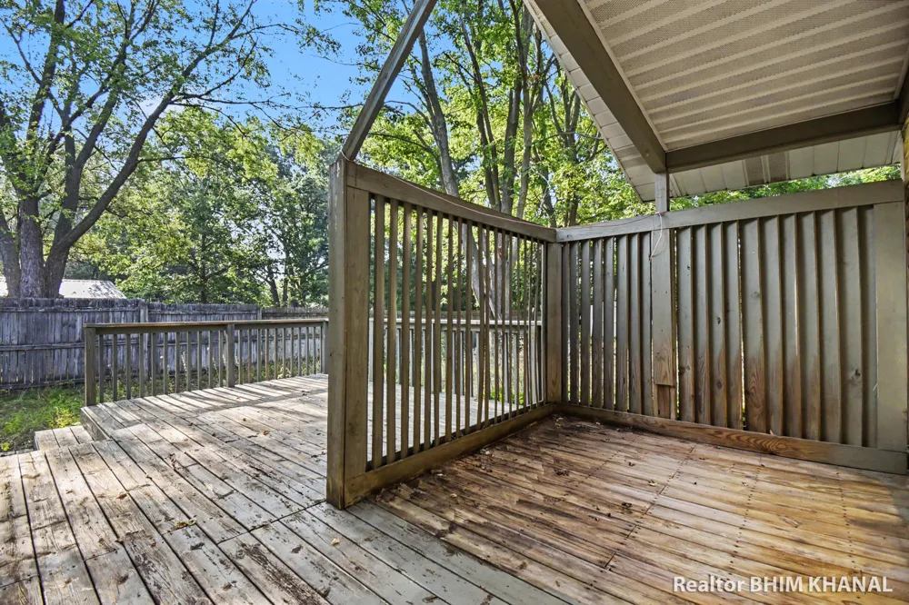 102 Sluyter Street SE Kentwood City, MI 49548