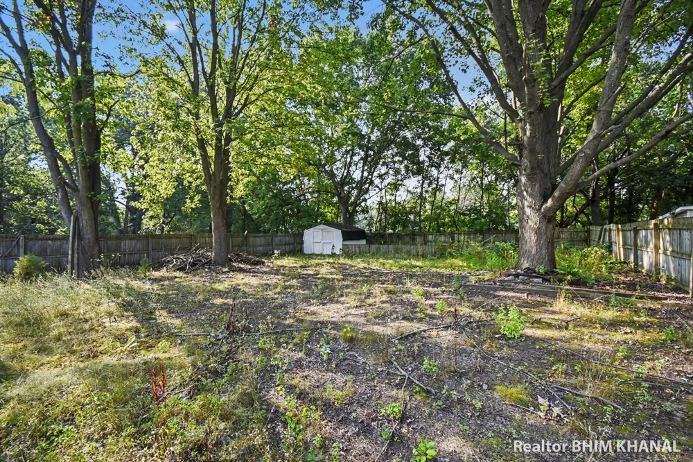 102 Sluyter Street SE Kentwood City, MI 49548