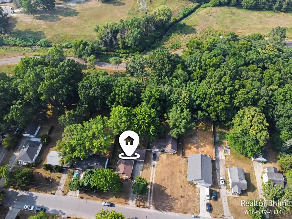 102 Sluyter Street SE Kentwood City, MI 49548