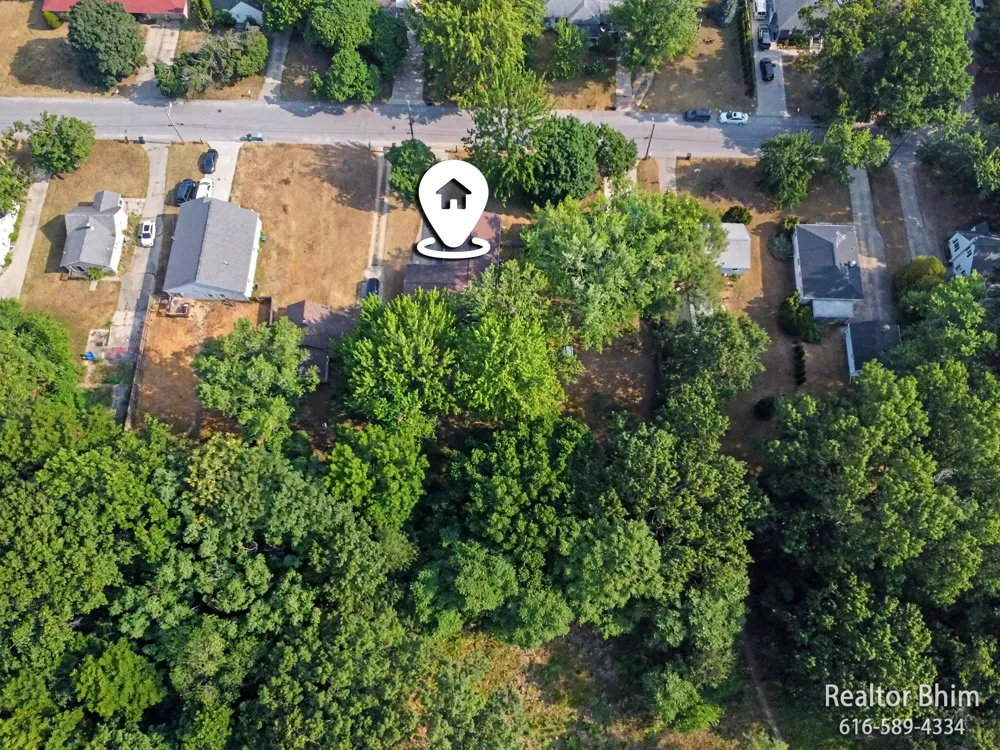 102 Sluyter Street SE Kentwood City, MI 49548