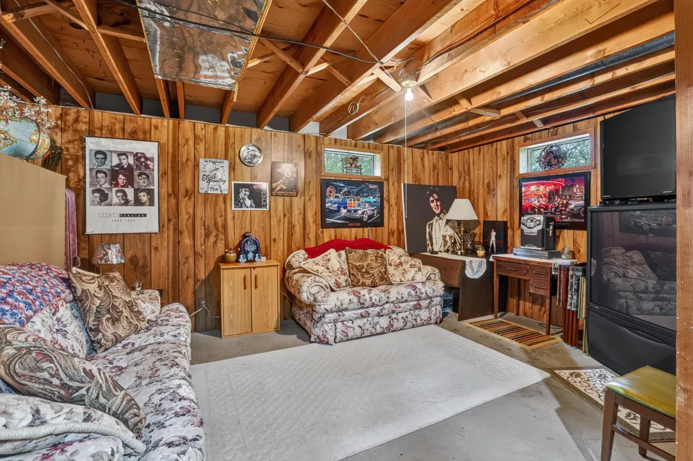 20210 Maple Drive Richmond Township, MI 49677