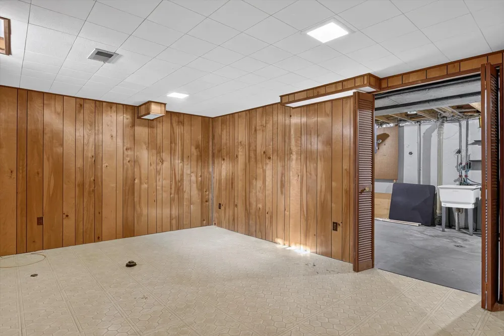 145 Sheffield Drive Saline City, MI 48176