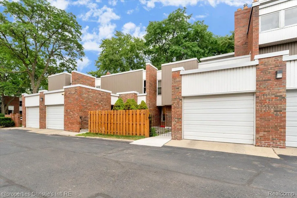 2063 Hyde Park Detroit City, MI 48207