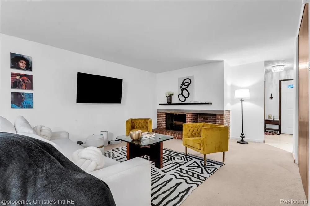 2063 Hyde Park Detroit City, MI 48207