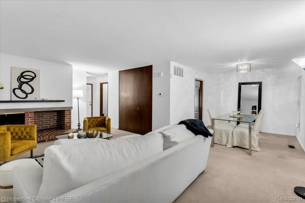 2063 Hyde Park Detroit City, MI 48207