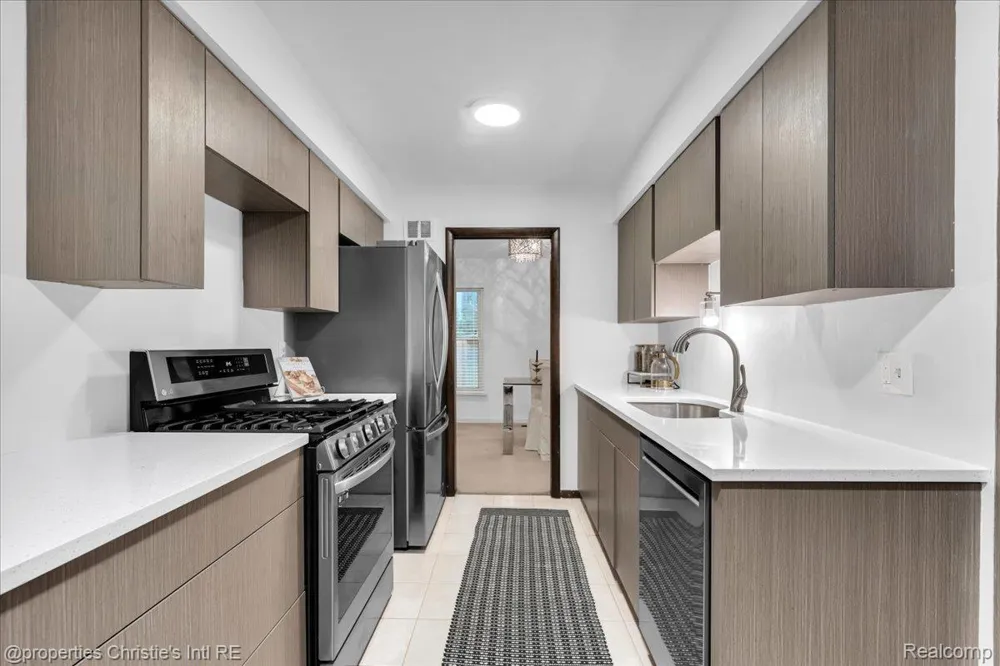 2063 Hyde Park Detroit City, MI 48207