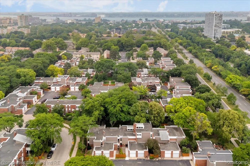 2063 Hyde Park Detroit City, MI 48207