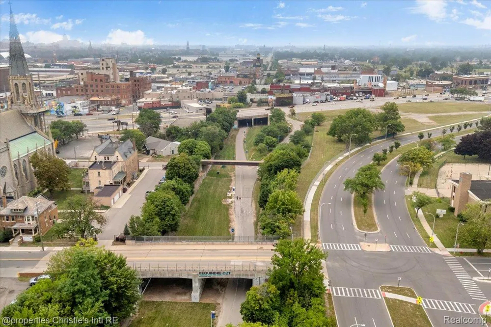 2063 Hyde Park Detroit City, MI 48207