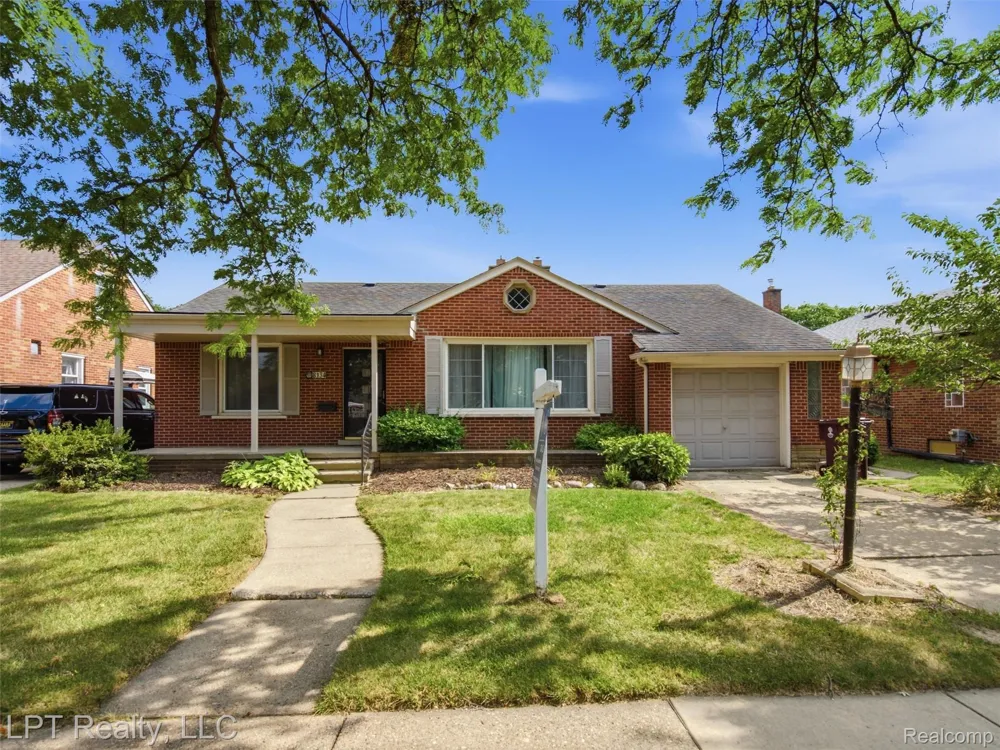 8134 Sunburst Center Line City, MI 48015