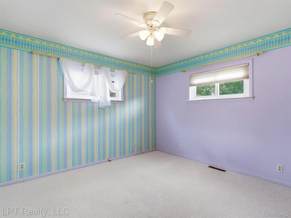 8134 Sunburst Center Line City, MI 48015