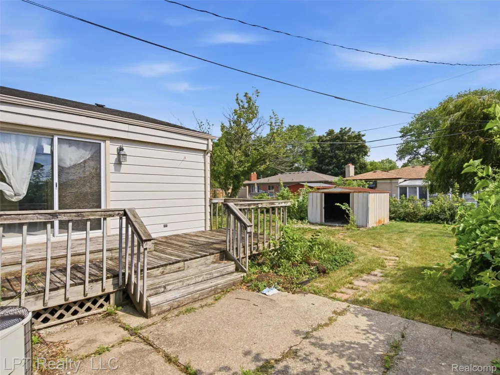 8134 Sunburst Center Line City, MI 48015